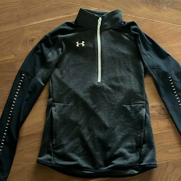 Under Armour XS women’s 1/2zip with pockets 🖤 - Picture 1 of 5
